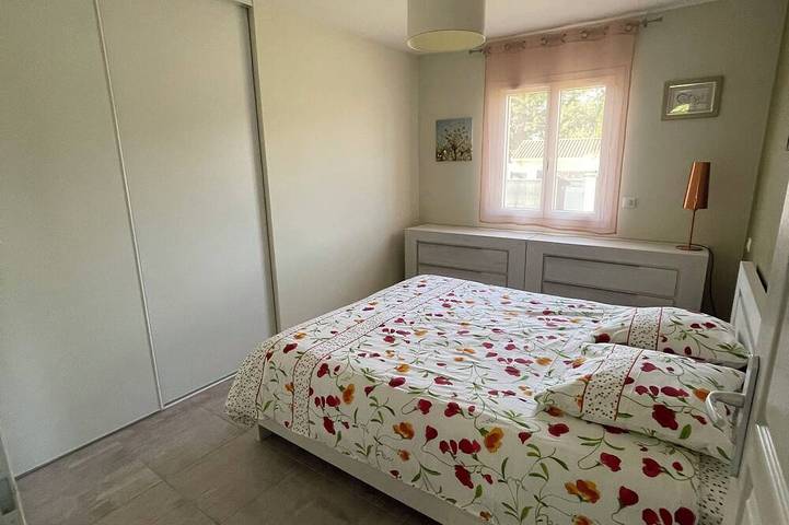 Location de vacances pour 6 personnes, avec terrasse et jardin à Proissans - 4