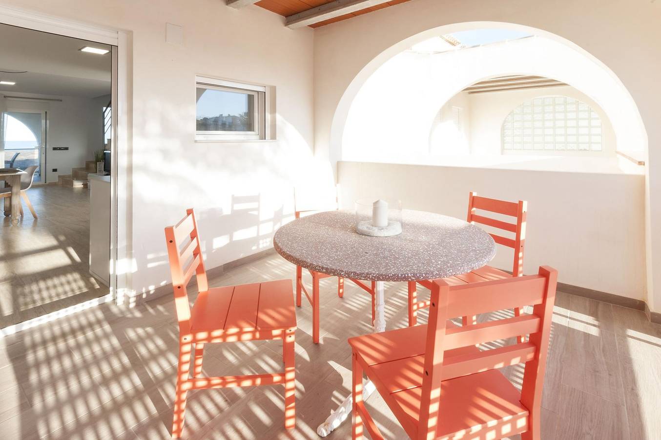 La Mar De Olas - Wundervolles Haus mit Terrasse direkt am Strand von La Devesa, Oliva Nova. in Oliva, Costa Blanca