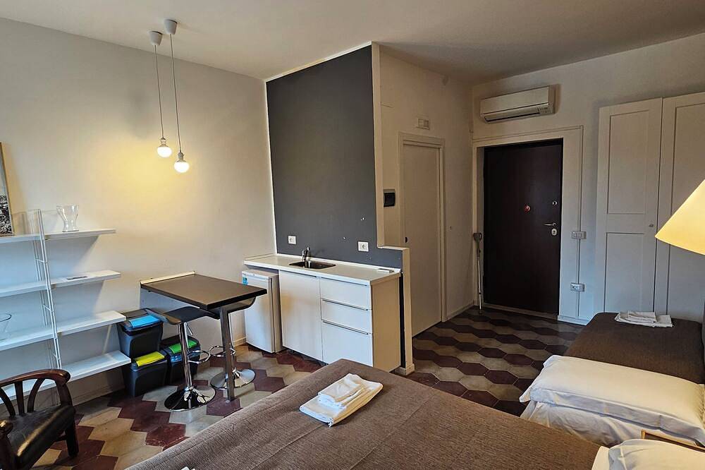 Quadruple Double Studio and Sofa Bed and Private Parking in Loco in Potenza, Potenza Provinz