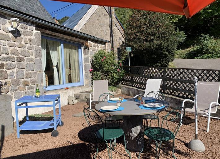 Gîte pour 4 personnes, avec jardin et terrasse à Rochefort-Montagne - 3