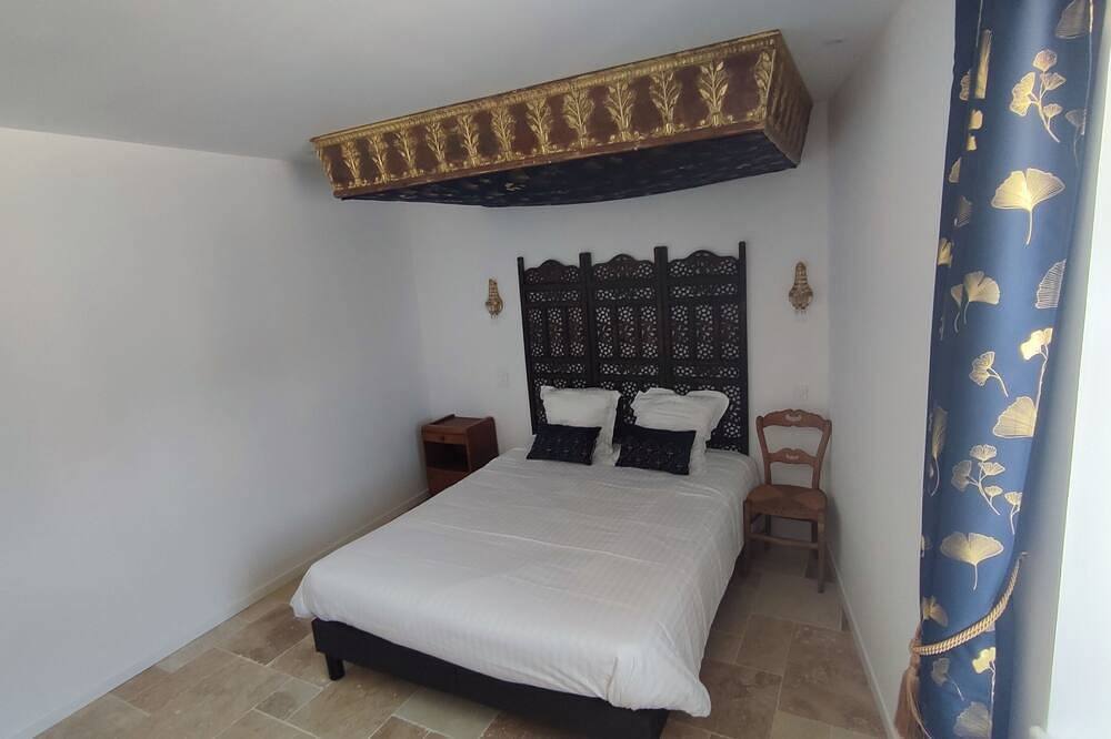 Old chapel 3km from the bay of Mont Saint Michel, exceptional garden in Ardevon, Pontorson