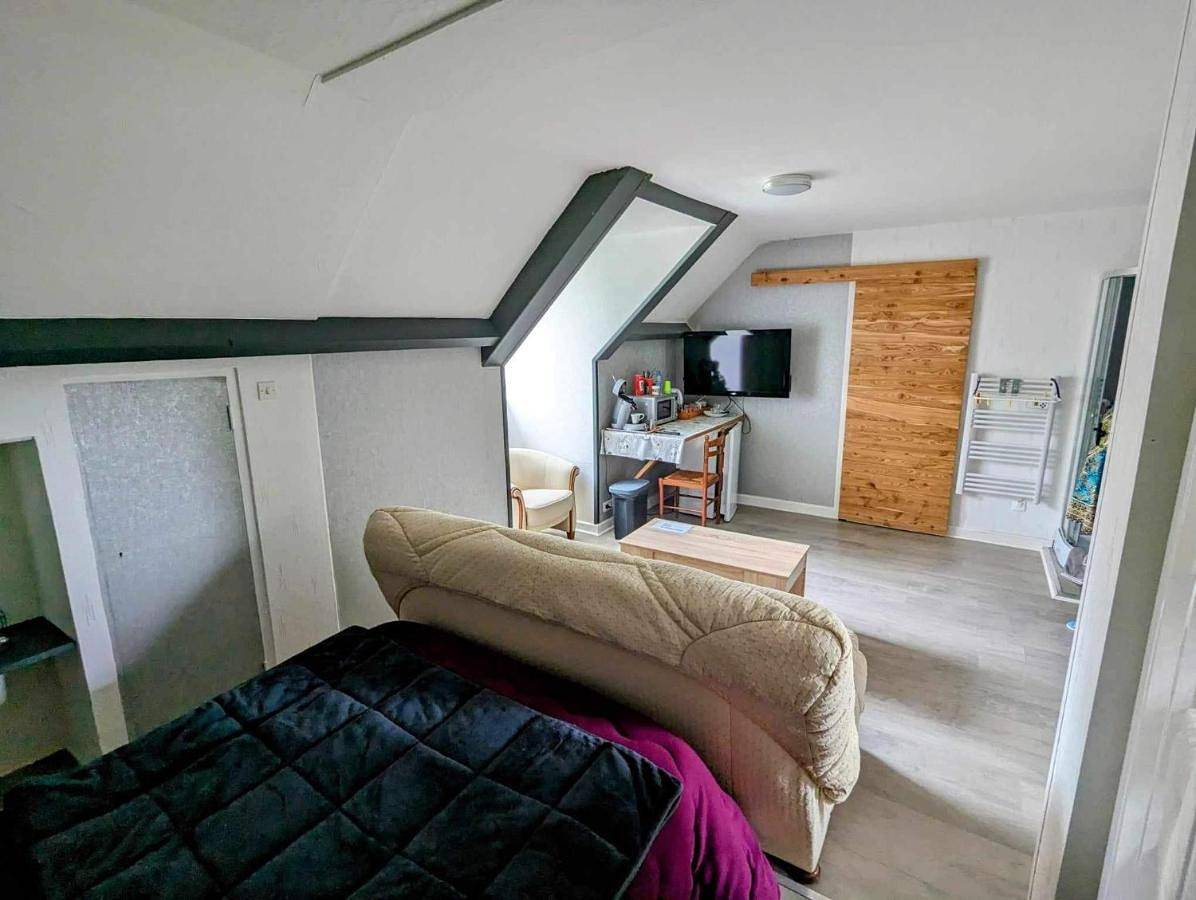 Double Room with Private Bathroom in Fère-Champenoise, Marne