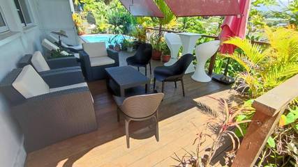 Gîte pour 6 personnes, avec vue ainsi que piscine et jardin dans Mahina