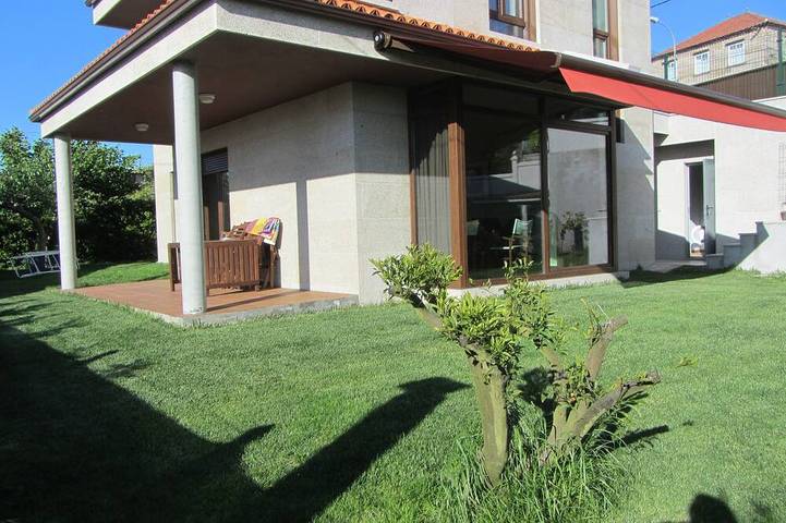 Apartamento para 12 personas, con jardín y balcón en Sanxenxo