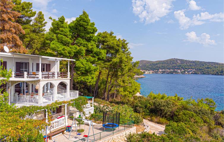 Location de vacances pour 17 personnes, avec terrasse en Korcula - 2