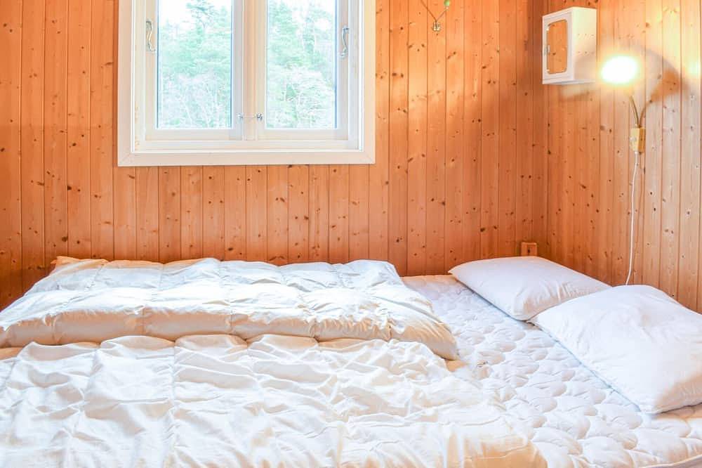 Lovely home in Eikelandsosen with sauna in Fusa