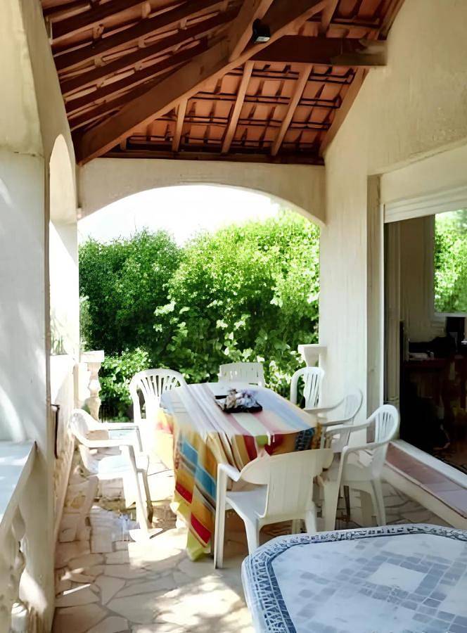 Location de vacances pour 15 personnes, avec jardin et piscine, animaux acceptés à Aimargues