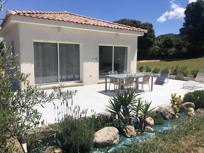 Location de vacances pour 2 personnes, avec terrasse et vue à Petreto-Bicchisano