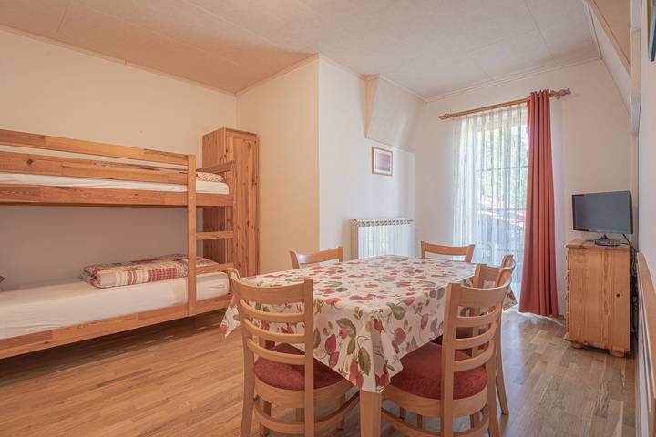 Ganze Wohnung, Pivka Apartment With 2 Balconies in Innerkrain-Karst