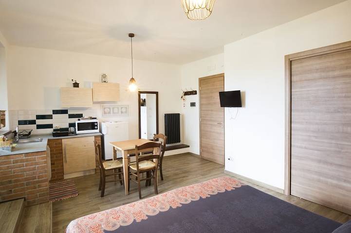 Monolocale in villa nelle Langhe con piscina, accessibile ai disabili in Cossano Belbo, Langhe