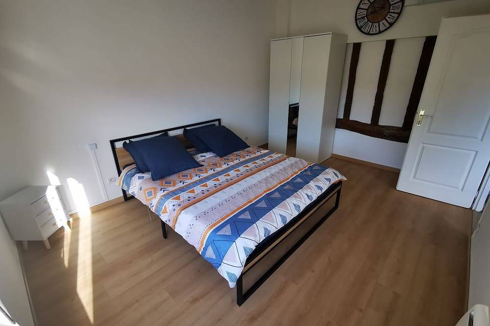 House with swimming pool and air conditioning 10 min from Chambord close to all amenities in Dhuizon, Sologne