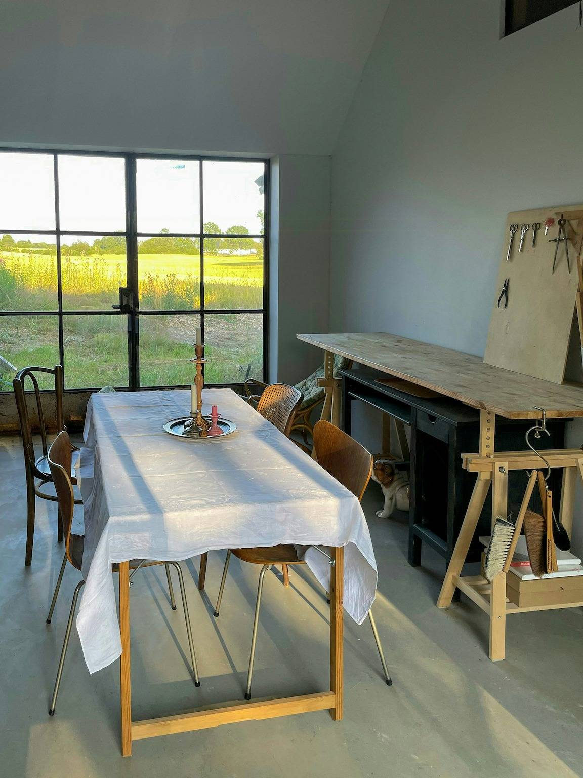 Renoviertes Skåne-Langhaus mit zwei Ateliers in Österlen