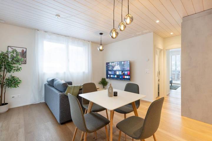 Ferienwohnung für 4 Personen, mit Balkon und Terrasse sowie Garten und Ausblick in Lungern