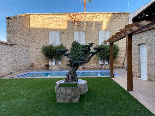 Hôtel pour 3 personnes, avec jardin et sauna ainsi que jacuzzi et piscine à Linares - 2