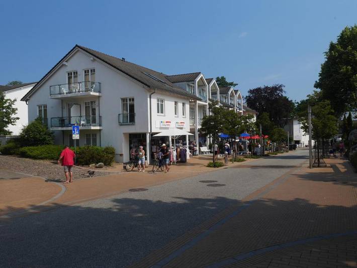 Ferienwohnung für 6 Personen, mit Balkon und Terrasse sowie Garten und Seeblick in Göhren