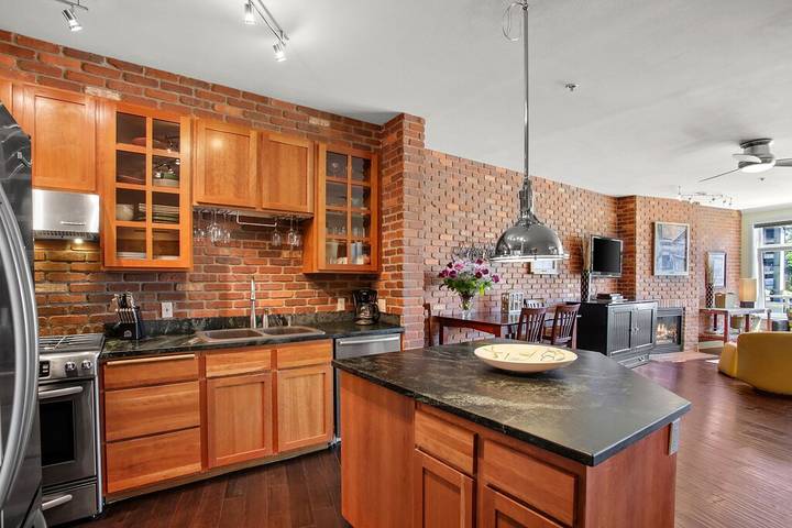 Vacation rental for 4 people, with hot tub and balcony in Seattle
