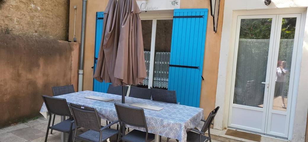 Location de vacances pour 4 personnes, avec piscine ainsi que vue et jardin, animaux acceptés à Bollène - 2