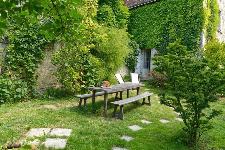 Location de vacances pour 8 personnes, avec Terrasse à La Celle-Guenand