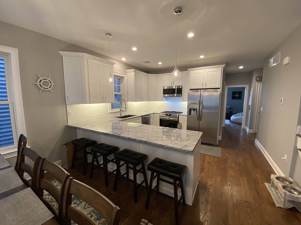 Luxury Multi Floor Single Family with Roof Deck & Hot Tub 4/5 Bedrooms 3.5 Baths in Toms River, Ocean County