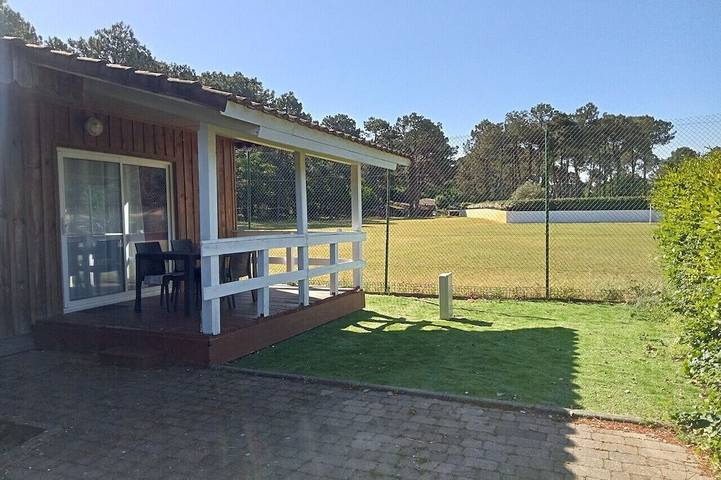 Chalet pour 4 personnes, avec piscine et jardin à Gujan-Mestras