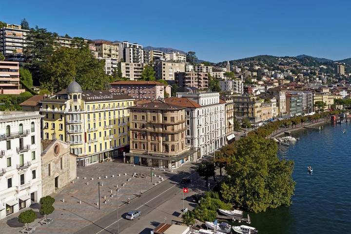 Hôtel, avec Terrasse ainsi que Jardin et Piscine