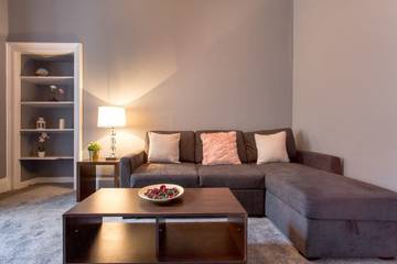 Vacation Rental for 8 Guests in Edinburgh, Edinburgh and Lothian, Picture 1