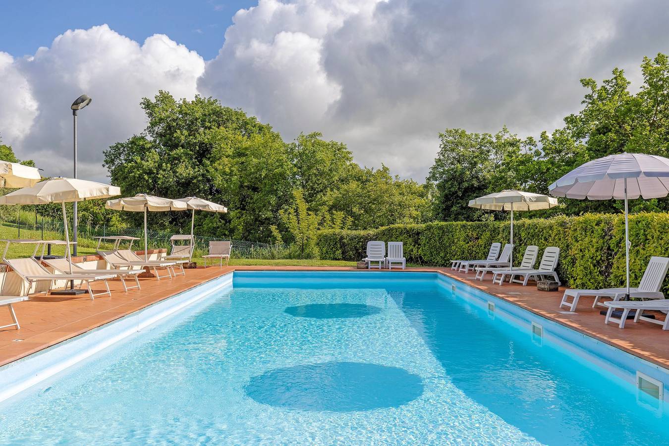 Petite maison "Nel Verde Con Jacuzzi" avec piscine et jardin partagés in Colle di Val d'Elsa, Province de Sienne