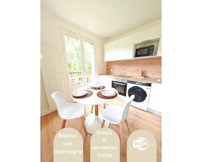Appartement de vacances pour 3 personnes, avec balcon ainsi que vue et piscine