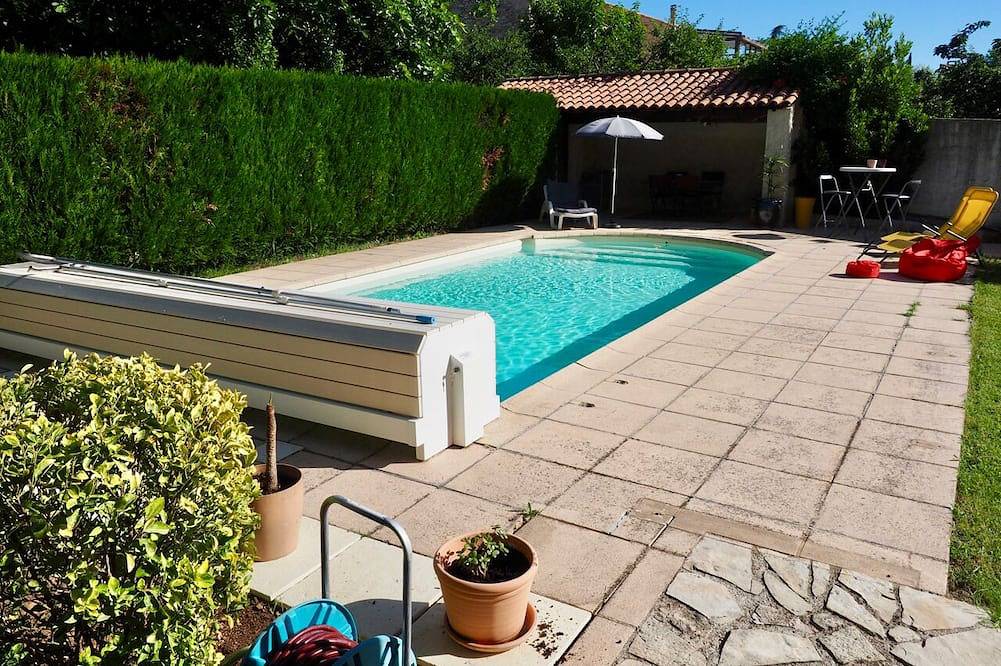 Apartamento entero, Superb apartment in a villa with swimming pool in a quiet location! in Volx, Parque natural regional del Luberon