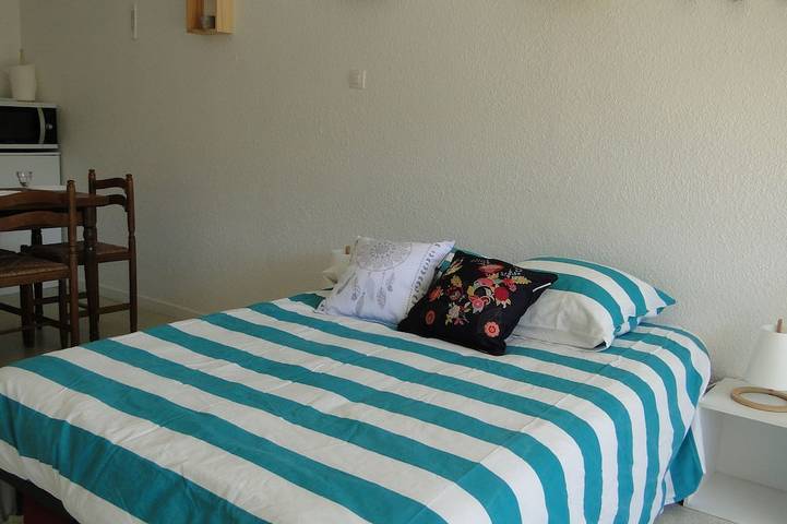 Gîte pour 3 personnes, avec Balcon et Piscine dans Chauffailles - 2