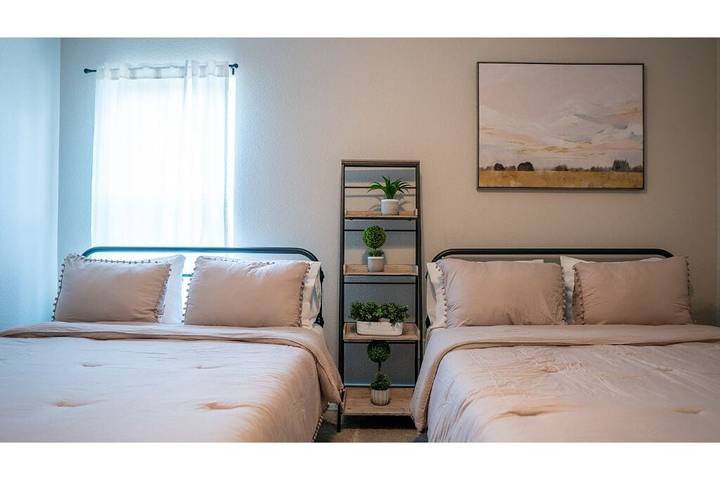 Vacation house for 16 people, with yard and terrace, with pets in Dallas