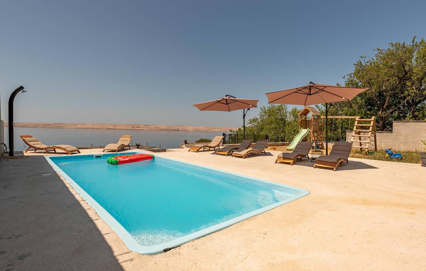 Ganze Ferienwohnung, Gemütliche Ferienwohnung mit Pool, WLAN und Garage, 2 km vom Strand entfernt in Baric Draga, Nationalpark Paklenica