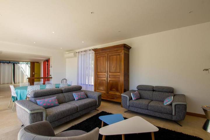 Location de vacances pour 6 personnes, avec jardin ainsi que terrasse et piscine à La Cassagne - 3