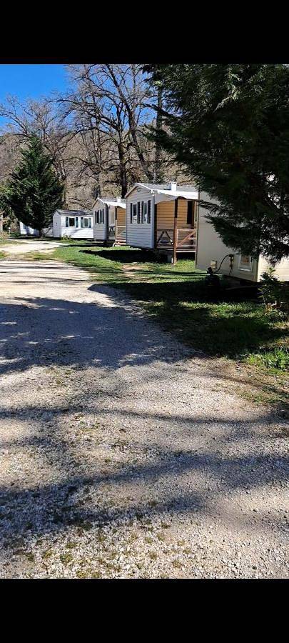 Location de vacances pour 6 personnes, avec vue et piscine ainsi que jardin et terrasse, animaux acceptés à Banassac - 2