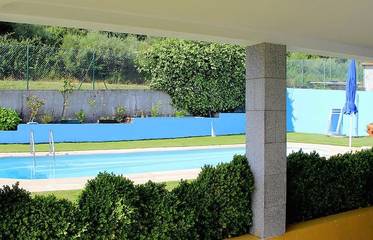Cottage pour 4 personnes, avec piscine ainsi que jardin et vue dans Melo
