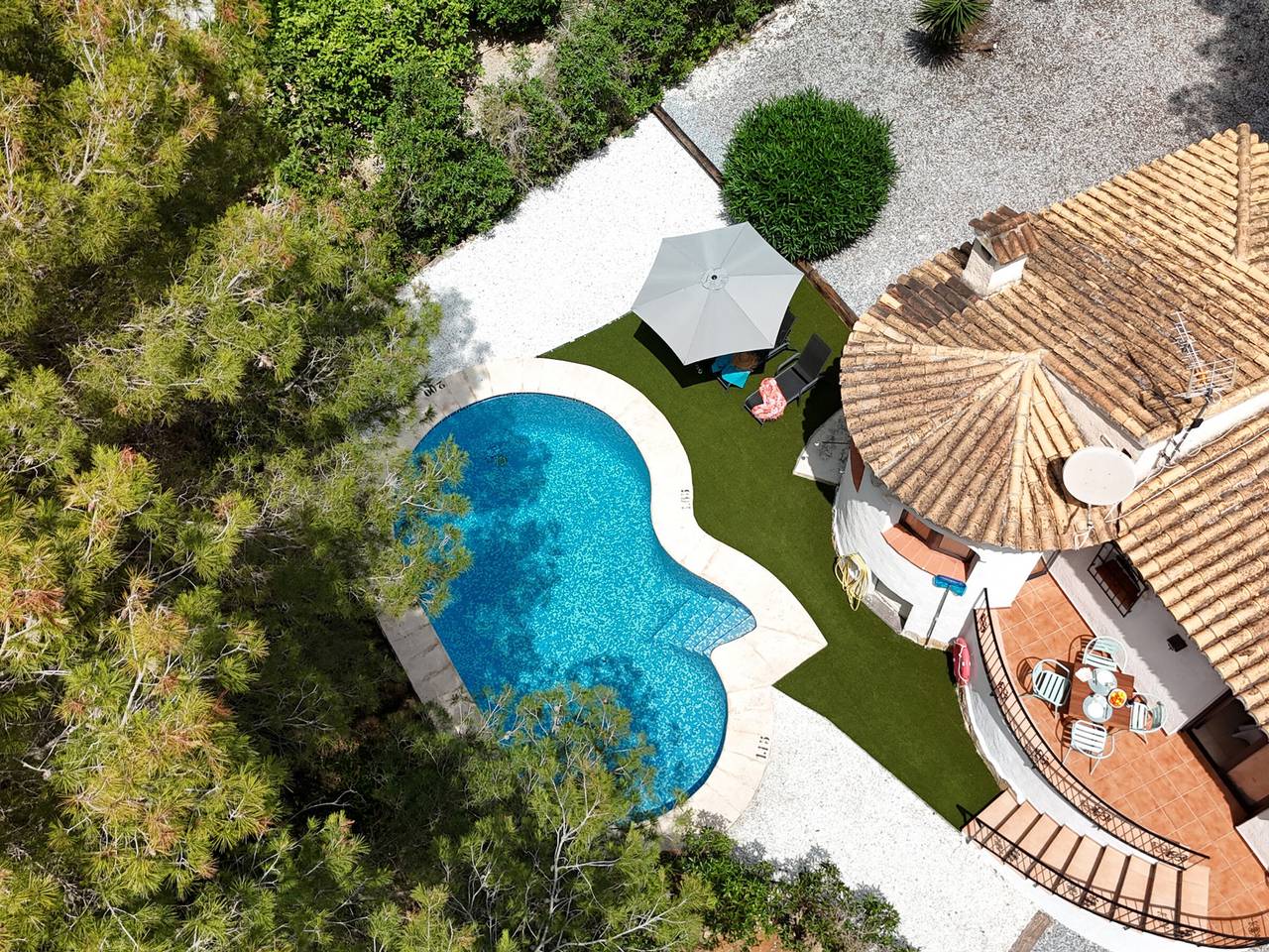 Charmante 2-Zimmer-Villa mit privatem Pool und Klimaanlage in Jávea in Cap Martí, Jávea