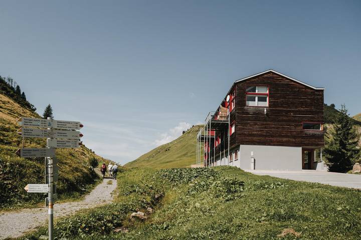 Ferienwohnung, mit Terrasse und Garten sowie Sauna und Ausblick in Warth - 3