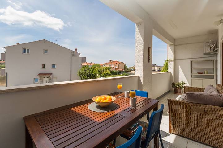 Ferienwohnung für 4 Personen, mit Balkon und Garten, kinderfreundlich in Poreč - 2