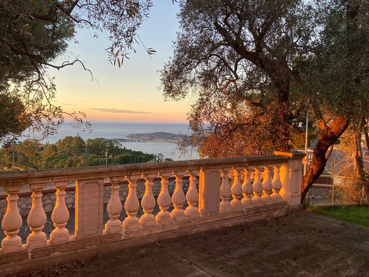 Ganze Wohnung, Garden apartment with breathtaking views over Èze in Èze, Mittelmeerküste (Frankreich)