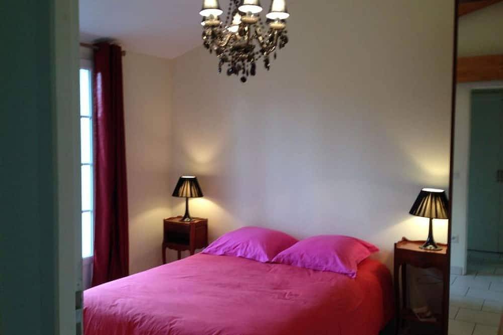 Charming Cottage with Private Gardens, Baby Gear, Near Cognac in Cognac, Charente