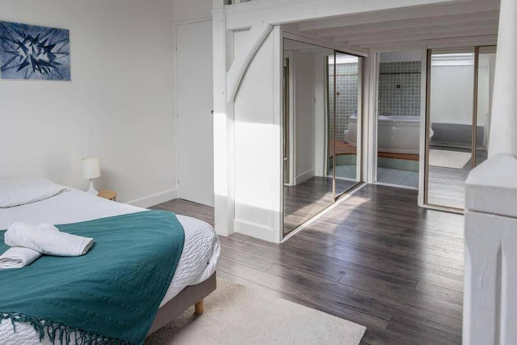 Appartement entier, Le Loft des Artistes - Repas & Vins possibles sur demande in Sainte-Savine, Aube
