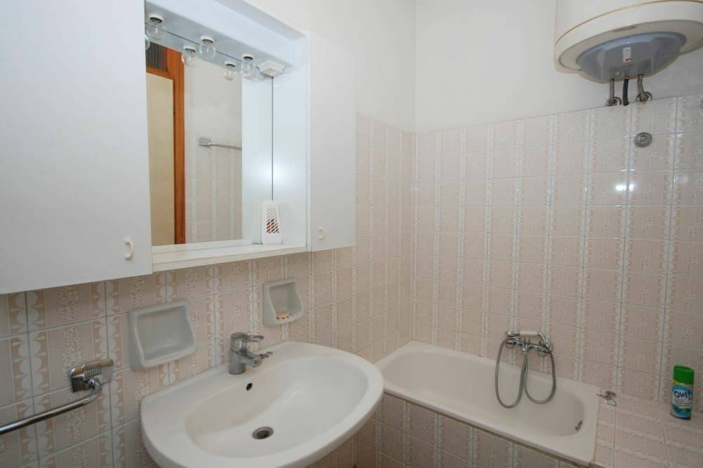 Entire apartment, Lovely apartment for 7 people with A/C, Tv, terrace and pets allowed in Lignano Riviera, Lignano Sabbiadoro
