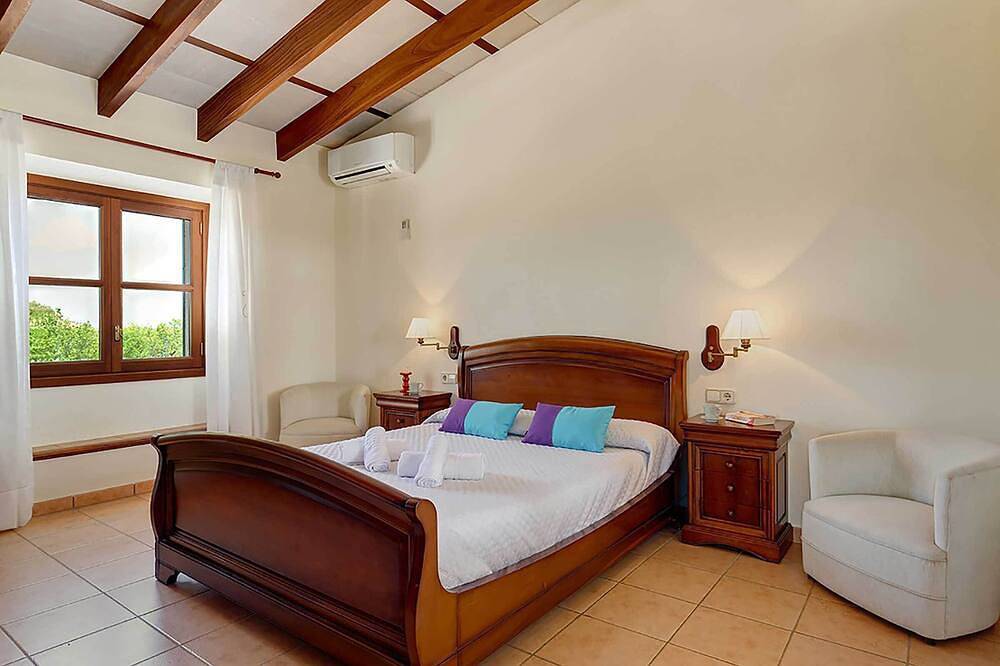 Villa Deu Quarterades in Cala Mitjana, Felanitx