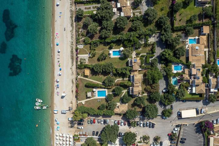 Villa pour 8 personnes, avec Balcon ainsi que Terrasse et Piscine dans Mparmpati