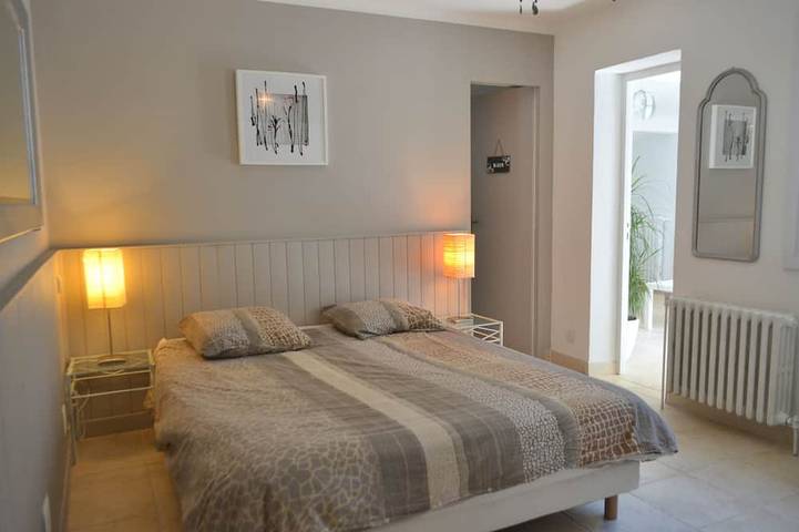 Gîte pour 4 personnes, avec jardin à Rochefort-du-Gard - 2