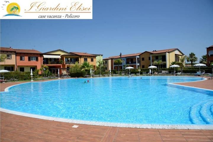Villaggio vacanza per 8 persone, con Balcone e Terrazza nonché Giardino e Piscina in Basilicata