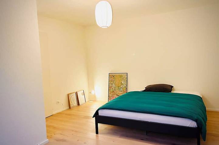 4.5-Zimmer Atriumhaus mit Garten, 5 Betten, Parkplatz (15 Minuten von Zürich). in Stallikon, Canton de Zurich