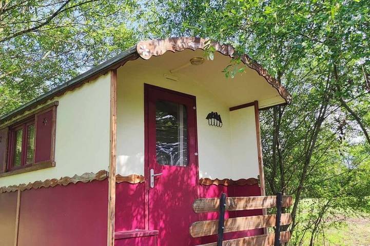 Cottage for 2 people, with garden, with pets in Dordogne