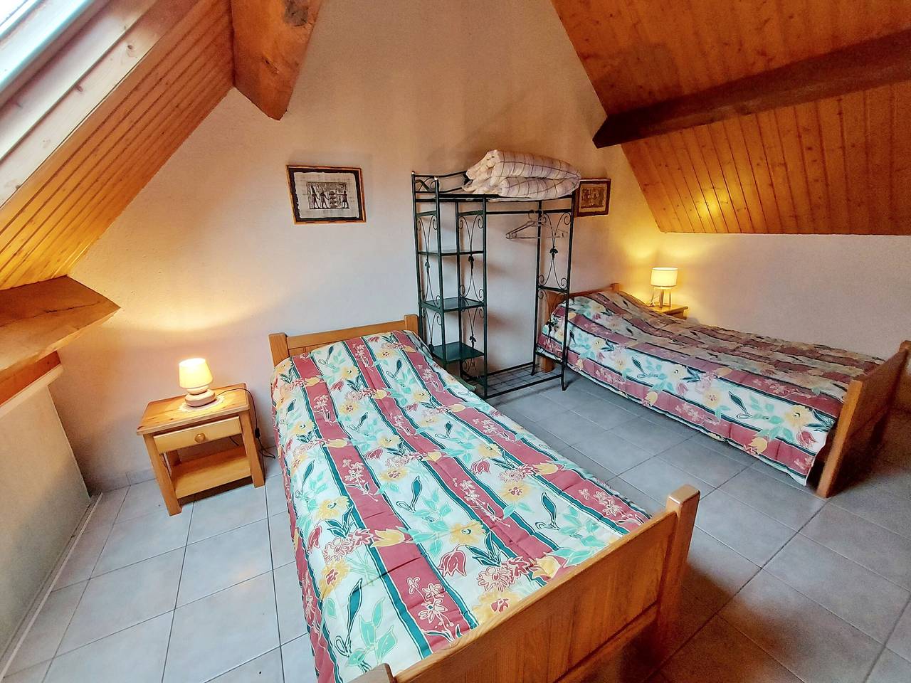 Gîte au Bord de l'Eau avec Pêche Privée et Ponton, Terrasse Couverte, Proche Mont Saint Michel in Saint-Ellier-du-Maine, Mayenne