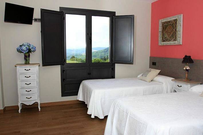 Single Bed in 18-Bed Dormitory Room in Tineo, Cordillera Cantábrica